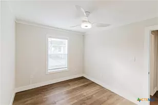 404 Bridge St, Cuero, TX 77954 - Photo 6