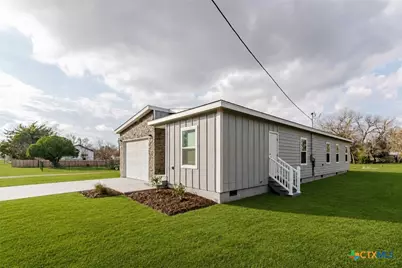 404 Bridge Street, Cuero, TX 77954 - Photo 2