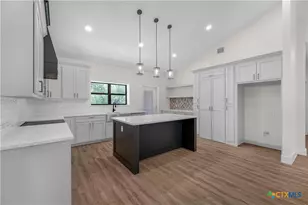 37 Chaparral Rd, Victoria, TX 77905 - Photo 8