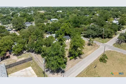 1101 W 3rd Street, Taylor, TX 76574 - Photo 8