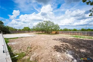 102 Pecan Dr, Mountain City, TX 78610 - Photo 12