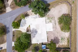 102 Pecan Dr, Mountain City, TX 78610 - Photo 2