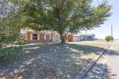 1504 W 6th Street, McGregor, TX 76657 - Photo 2