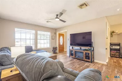 1504 W 6th Street, McGregor, TX 76657 - Photo 6