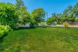 738 N Wall St, Belton, TX 76513 - Photo 18