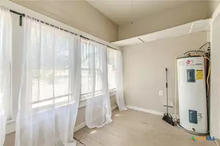 738 N Wall St, Belton, TX 76513 - Photo 16