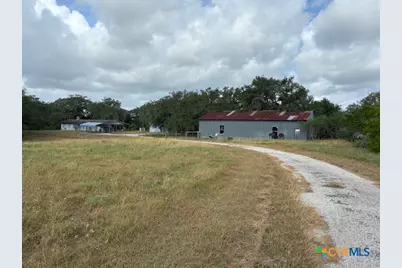 1102 Fm 443, Yoakum, TX 77995 - Photo 6