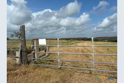 1102 Fm 443, Yoakum, TX 77995 - Photo 2