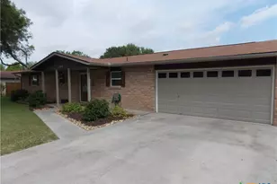 1309 Azalea Ln, New Braunfels, TX 78130 - Photo 2