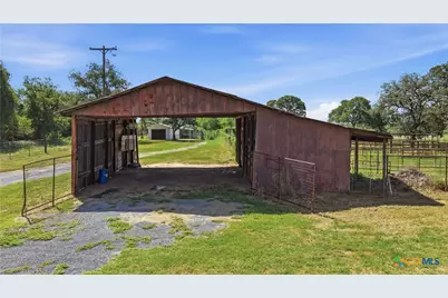 4821 Fm 467, Seguin, TX 78155 - Photo 34
