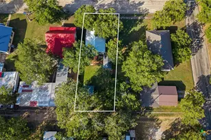 210 Pecan St, Yoakum, TX 77995 - Photo 22