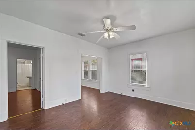 210 Pecan Street, Yoakum, TX 77995 - Photo 6