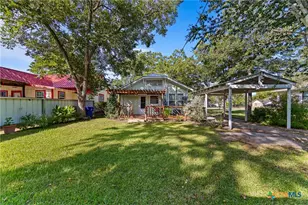 210 Pecan St, Yoakum, TX 77995 - Photo 18