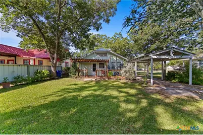 210 Pecan Street, Yoakum, TX 77995 - Photo 18