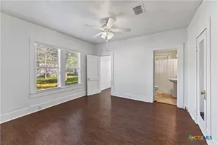 210 Pecan St, Yoakum, TX 77995 - Photo 14