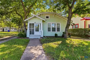 210 Pecan St, Yoakum, TX 77995 - Photo 1
