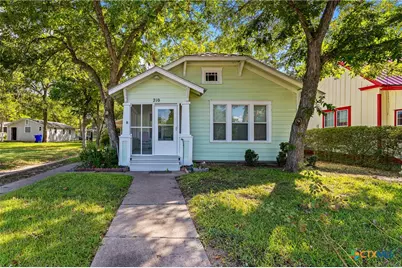 210 Pecan Street, Yoakum, TX 77995 - Photo 1