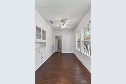 210 Pecan Street, Yoakum, TX 77995 - Photo 8
