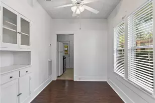 210 Pecan St, Yoakum, TX 77995 - Photo 8