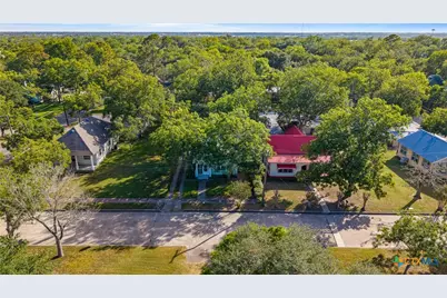 210 Pecan Street, Yoakum, TX 77995 - Photo 24
