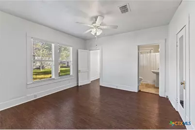 210 Pecan Street, Yoakum, TX 77995 - Photo 14
