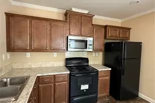 320 Mill St, San Marcos, TX 78666 - Photo 2