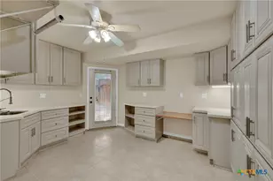 961 Woodrow Cir, New Braunfels, TX 78130 - Photo 10