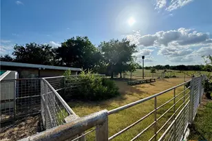 2718 Co Rd 208, Lampasas, TX 76550 - Photo 30