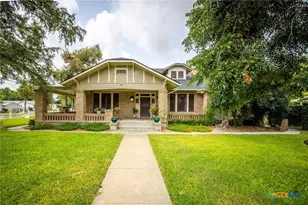 390 S Guenther Ave, New Braunfels, TX 78130 - Photo 1