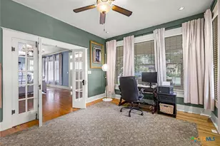 390 S Guenther Ave, New Braunfels, TX 78130 - Photo 10