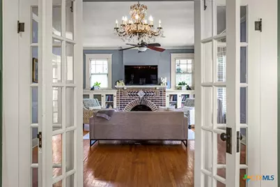 390 S Guenther Avenue, New Braunfels, TX 78130 - Photo 10