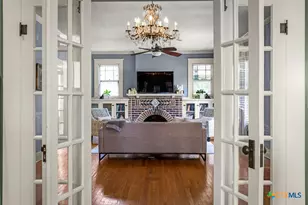 390 S Guenther Ave, New Braunfels, TX 78130 - Photo 10