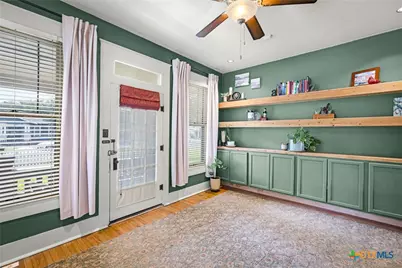 390 S Guenther Avenue, New Braunfels, TX 78130 - Photo 8