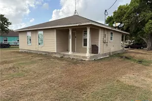 602 W Dallas Ave, Seadrift, TX 77983 - Photo 2