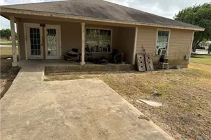 602 W Dallas Ave, Seadrift, TX 77983 - Photo 8