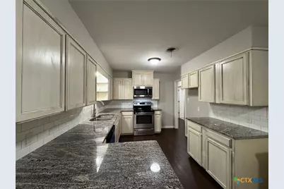 504 E Convent Street, Victoria, TX 77901 - Photo 6
