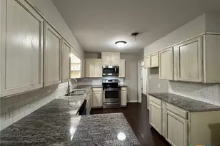 504 E Convent St, Victoria, TX 77901 - Photo 6