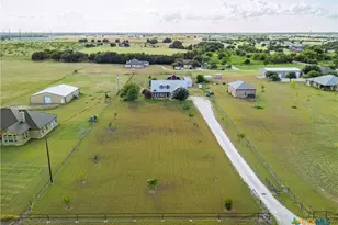 9122 Stinnett Mill Rd, Salado, TX 76571 - Photo 2