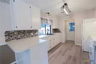 410 Paisano Dr, Victoria, TX 77904 - Photo 12