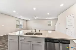 2521 Ayers Dr, Seguin, TX 78155 - Photo 20