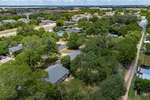 437 Wallace St, Seguin, TX 78155 - Photo 26