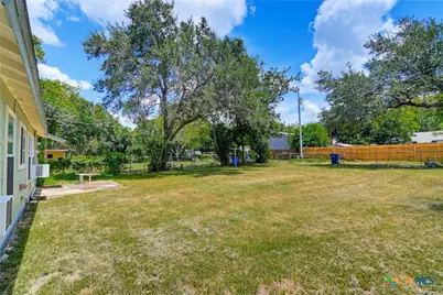 437 Wallace Street, Seguin, TX 78155 - Photo 18