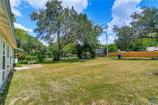 437 Wallace St, Seguin, TX 78155 - Photo 18