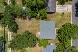 437 Wallace St, Seguin, TX 78155 - Photo 32