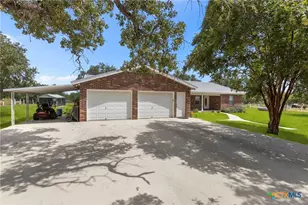 172 Meadow Lake Dr, Seguin, TX 78155 - Photo 4