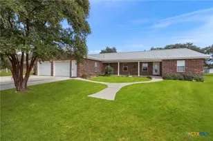 172 Meadow Lake Dr, Seguin, TX 78155 - Photo 2