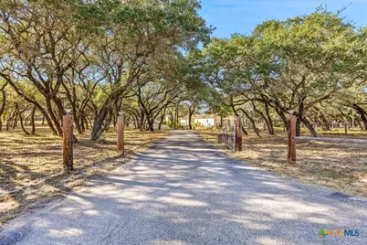 797 Killarney Road, Floresville, TX 78114 - Photo 4