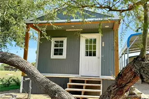 1112 W Houston Ave, Seadrift, TX 77983 - Photo 2