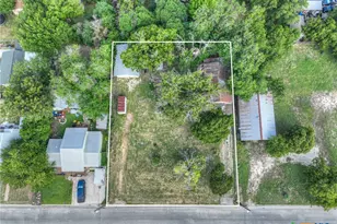 1244 W Bridge St, New Braunfels, TX 78130 - Photo 2