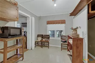 1244 W Bridge St, New Braunfels, TX 78130 - Photo 6